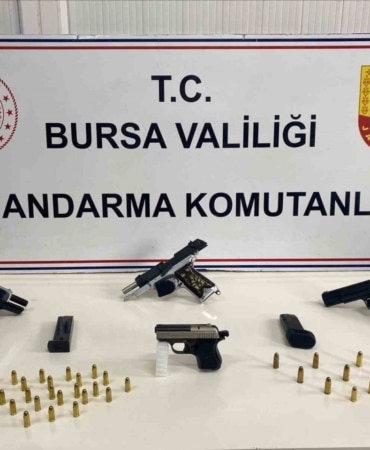 Bursa’da ruhsatsız silahlar ele geçirildi