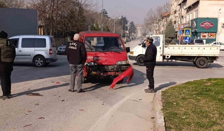 Bursa’da trafik kazası: 3 yaralı
