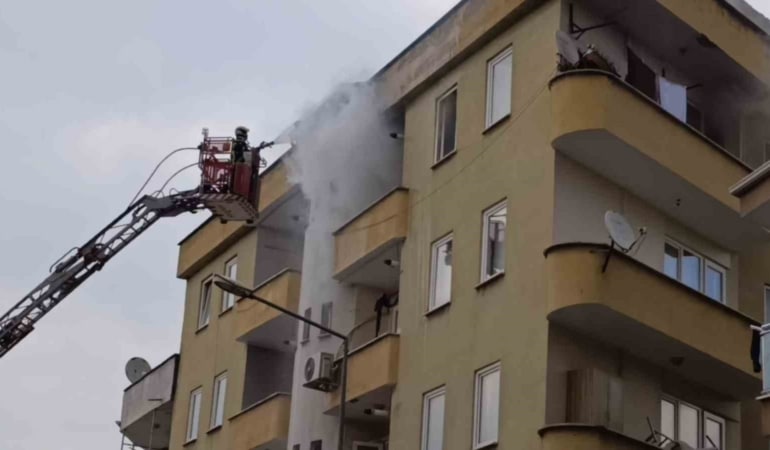 Bursa’da yemek yapılırken çıkan yangın paniğe neden oldu