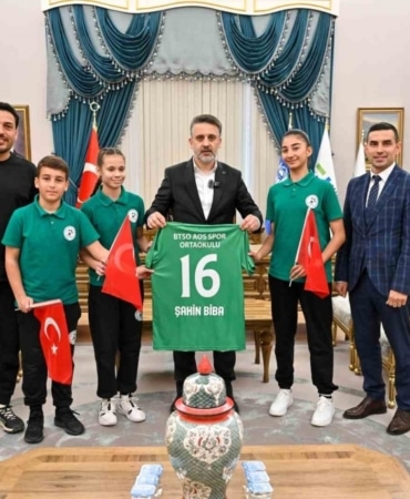 23 Nisan’da Başkanlık koltuğu çocukların oldu