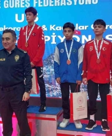 Bursa Büyükşehir Belediyesporlu güreşçiler Türkiye Şampiyonası’nda 3 madalya kazandı