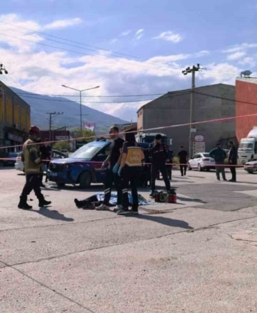 Bursa’da freni patlayan vinç dereye uçtu : Sürücü hayatını kaybetti