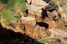 Bursa’da meydana gelen heyelan yolu parçalara ayırdı