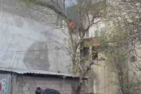 Çatı katında korkutan yangın… Mahalleli sokağa döküldü, çatı küle döndü