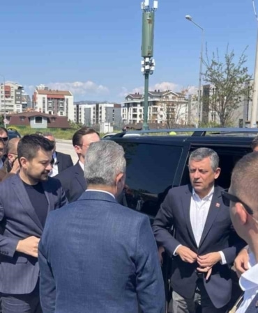 CHP Genel Başkanı Özel, tutuklu Mustafa Bozbey’i cezaevinde ziyaret etti