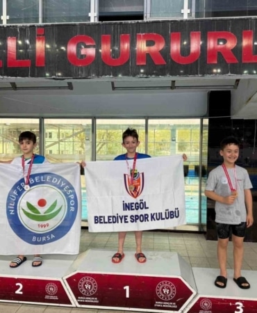 İnegöllü minik yüzücülerden 18 madalyalık gurur