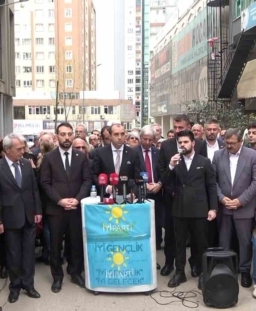 İYİ Parti Bursa’da istifa dalgası: İlçelerde peş peşe ayrılıklar