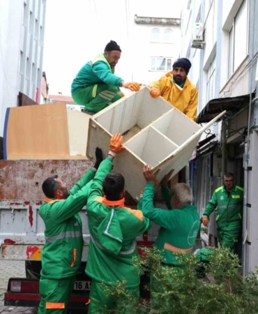 Osmangazi’de çöp eve müdahale