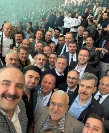 TBMM Komisyon Başkanı Mustafa Varank Varank, Bursa protokolüyle şampiyonluğu kutladı