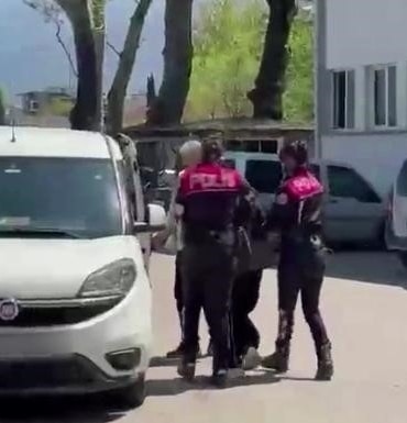 TikTok canlı yayını kanlı bitti: Genç kadın yüzünden bıçaklandı