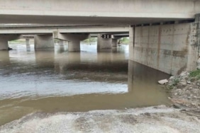 Yağmurdan yükselen dere, aracıyla köprü altından geçmek isteyen yaşlı adamı yuttu