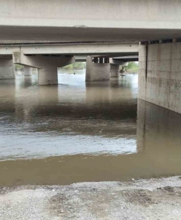 Yağmurdan yükselen dere, aracıyla köprü altından geçmek isteyen yaşlı adamı yuttu