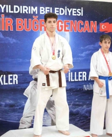 Yıldırımlı karatecilerden madalya yağmuru