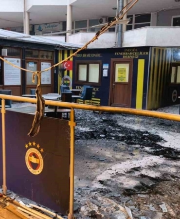 2 çocuk Fenerbahçeliler Derneği’nde yangın çıkardı