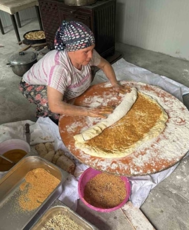 Bayrama özel köylerde taş fırınlarda pişen "bayram çöreği" yok satıyor