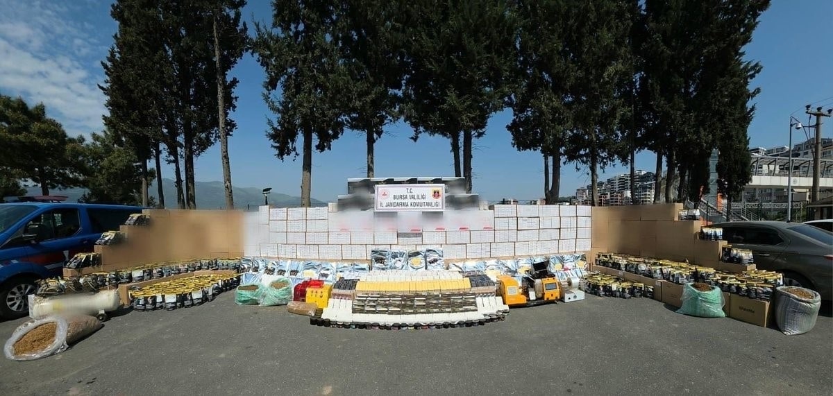 Bursa’da kaçak tütün operasyonu: Milyonlarca makaron ele geçirildi