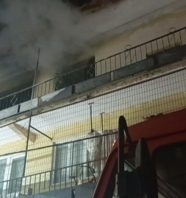 Bursa’da korkutan yangın: Daire kullanılamaz hale geldi