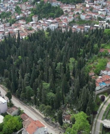 Bursa’da mezarlıklar bayrama hazır