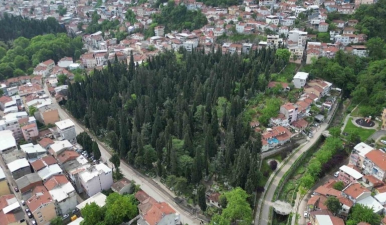 Bursa’da mezarlıklar bayrama hazır