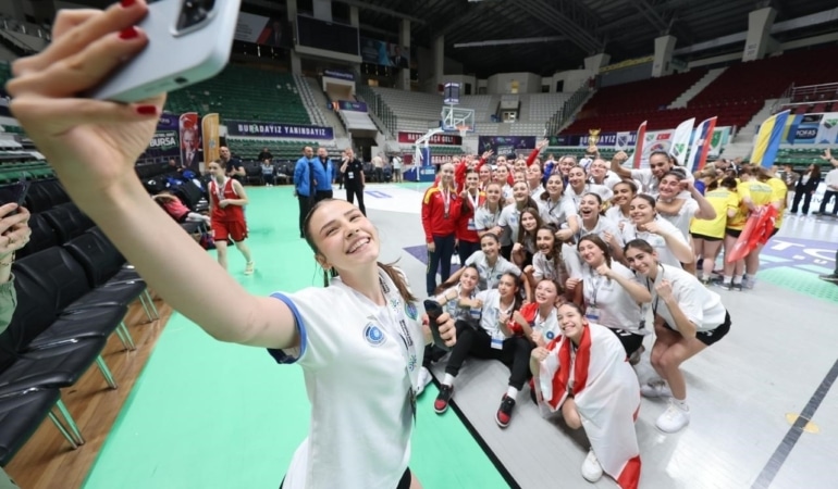 Bursa’da spor şenliklerinde kardeşlik rüzgarı