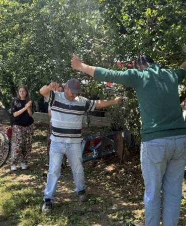 Davullu zurnalı erik hasadı