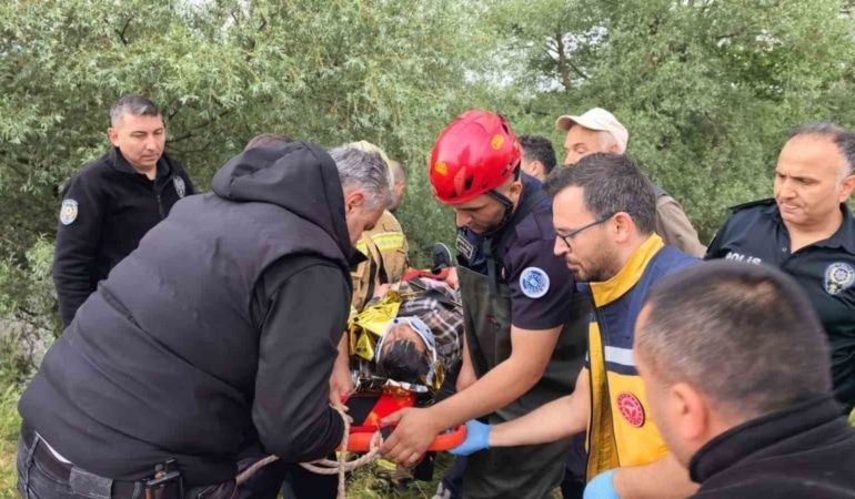 Dereye düşerek akıntıya kapıldı, kurtarıldı