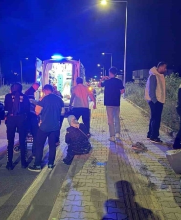 Direksiyon hakimiyetini kaybetti, tarlaya uçtu: 4 yaralı