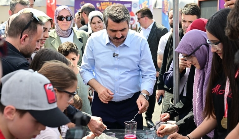 Gençler bilim ve teknoloji festivalinde buluştu