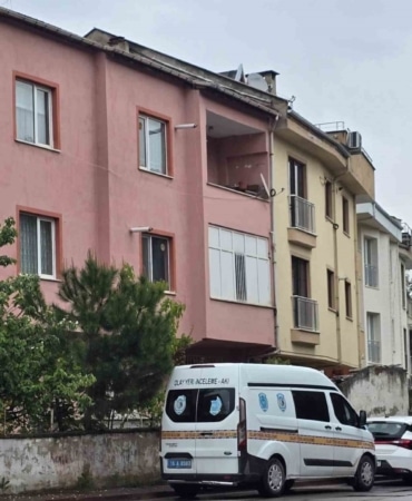 Haber alınamayan öğretmen evinde ölü bulundu