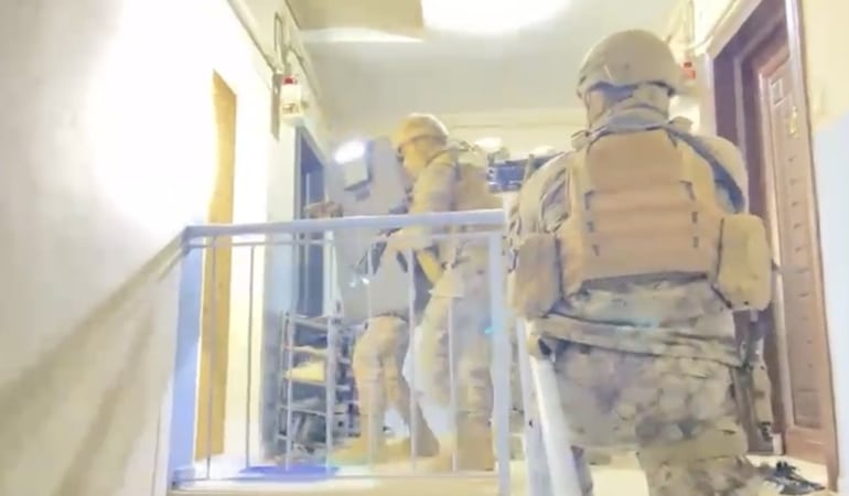 Bursa’da iş insanlarına zorla çek imzalattıran şebekeye darbe