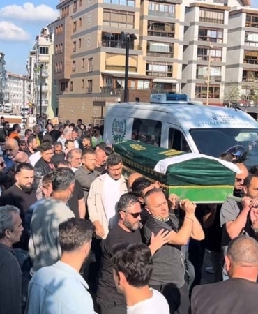 Motosiklet kazasında hayatını kaybeden sanatçı son yolculuğuna uğurlandı