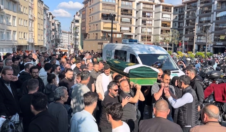 Motosiklet kazasında hayatını kaybeden sanatçı son yolculuğuna uğurlandı