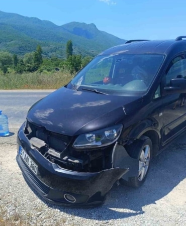 Motosiklet otomobille çarpıştı : Sürücü ağır yaralı