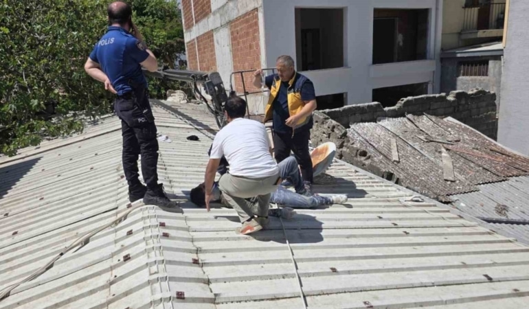 Mudanya’da can pazarı…6.kattan devrilen vinçte 2 işçi yaralandı