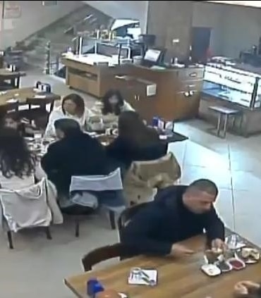 Nefes borusuna yemek kaçan küçük kızı restoran çalışanı kurtardı