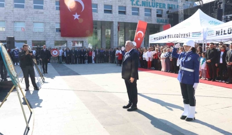 Nilüfer, 19 Mayıs’ı Cumhuriyet Meydanı’nda karşıladı