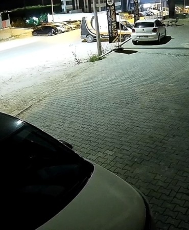 Uyuyakalan sürücü park halindeki araçlara daldı