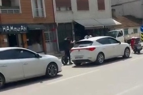 Yol verme kavgasında tansiyon yükseldi araya vatandaşlar girdi