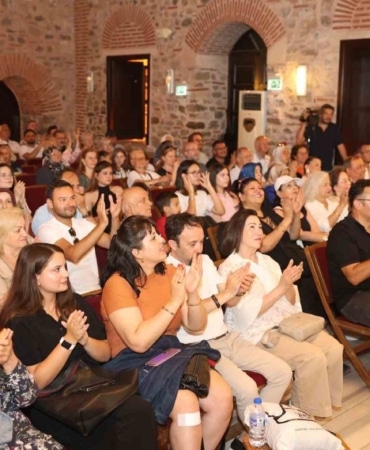 OSMANGAZİ BELEDİYESİ TÜRK SANAT MÜZİĞİ TOPLULUĞU’NUN BABALAR GÜNÜ’NE ÖZEL SEZON FİNALİ KONSERİ, DUYGU YÜKLÜ ESERLER VE SEVİLEN KLASİKLERLE BURSALI SANATSEVERLERDEN TAM NOT ALDI.