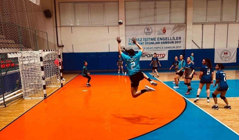 BURSA ULUDAĞ ÜNİVERSİTESİ (BUÜ) KADIN HENTBOL TAKIMI, TÜRKİYE ÜNİVERSİTE SPORLARI FEDERASYONU TARAFINDAN SAMSUN ONDOKUZ MAYIS ÜNİVERSİTESİ EV SAHİPLİĞİNDE DÜZENLENEN ÜNİLİG HENTBOL TÜRKİYE ŞAMPİYONASI’NDA ÖNEMLİ BİR BAŞARIYA İMZA ATTI.