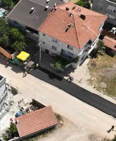 BURSA BÜYÜKŞEHİR BELEDİYESİ, 17 İLÇEDE ALTYAPI VE ÜSTYAPI YATIRIMLARINI ARALIKSIZ SÜRDÜREREK VATANDAŞLARIN DAHA KONFORLU VE GÜVENLİ ULAŞIM SAĞLAMASI İÇİN ÇALIŞMALARINA DEVAM EDİYOR.
