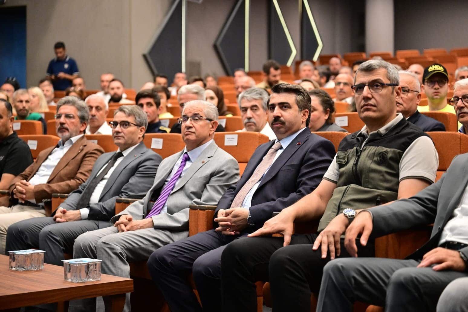 ORMAN YANGINLARIYLA MÜCADELEDE HERKESİN ORTAK SORUMLULUĞU OLDUĞUNU VURGULAYAN BURSA BELEDİYELER BİRLİĞİ BAŞKANI OKTAY YILMAZ, "KORUDUĞUMUZ HER AĞAÇ ASLINDA GELECEĞE YAPTIĞIMIZ BİR YATIRIMDIR" DEDİ.
