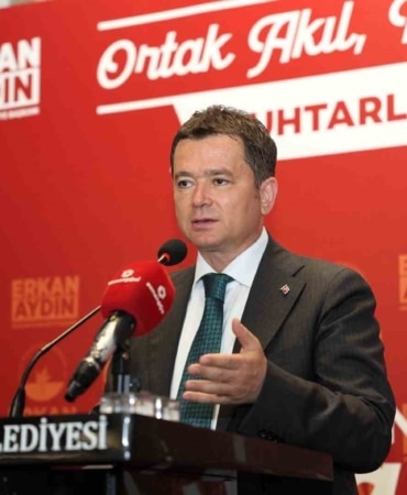 OSMANGAZİ BELEDİYE BAŞKANI ERKAN AYDIN, MAHALLE MUHTARLARIYLA DÜZENLENEN "ORTAK AKIL BİRLİKTE YÖNETİM" BULUŞMASINDA BİR ARAYA GELEREK MAHALLELERİN SORUN VE TALEPLERİNİ DİNLEDİ. BAŞKAN AYDIN, OSMANGAZİ’DE YAŞAYAN YAKLAŞIK 1 MİLYON VATANDAŞIN SORUNLARINI MUHTARLARLA İŞ BİRLİĞİ İÇERİSİNDE ÇÖZMEK İÇİN ÇALIŞTIKLARINI BELİRTTİ.