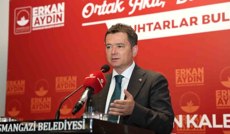 OSMANGAZİ BELEDİYE BAŞKANI ERKAN AYDIN, MAHALLE MUHTARLARIYLA DÜZENLENEN "ORTAK AKIL BİRLİKTE YÖNETİM" BULUŞMASINDA BİR ARAYA GELEREK MAHALLELERİN SORUN VE TALEPLERİNİ DİNLEDİ. BAŞKAN AYDIN, OSMANGAZİ’DE YAŞAYAN YAKLAŞIK 1 MİLYON VATANDAŞIN SORUNLARINI MUHTARLARLA İŞ BİRLİĞİ İÇERİSİNDE ÇÖZMEK İÇİN ÇALIŞTIKLARINI BELİRTTİ.