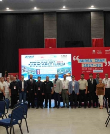 KARACABEY BELEDİYESİ İLE BURSA İL AFET VE ACİL DURUM MÜDÜRLÜĞÜ (AFAD) İŞ BİRLİĞİNDE DÜZENLENEN "İLÇE ODAKLI AFET RİSK AZALTMA ÇALIŞTAYI", KAMU KURUMLARI, AKADEMİSYENLER, SİVİL TOPLUM KURULUŞLARI VE İLGİLİ PAYDAŞLARI BİR ARAYA GETİRDİ.