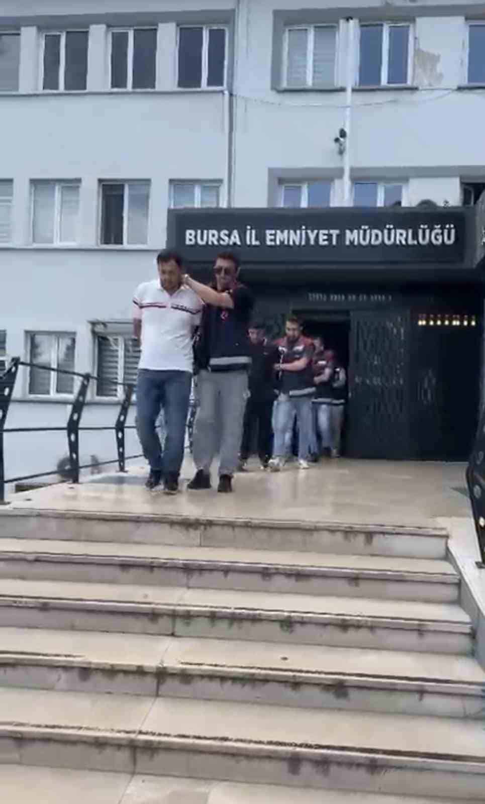 İŞ VE BURS VAADİYLE HESAP AVINA ÇIKAN ŞEBEKEYE FİLM GİBİ OPERASYON! POLİS "2’NCİ KİŞİ" ROLÜNE GİRİP ÇÖKERTTİ