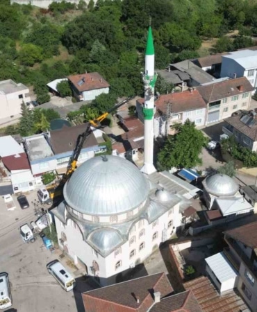 BURSA BÜYÜKŞEHİR BELEDİYESİ, VATANDAŞLARIN RAHAT VE KONFORLU BİR ORTAMDA İBADETLERİNİ YERİNE GETİREBİLMESİ ADINA İHTİYAÇ DUYULAN CAMİLERDE BAKIM VE ONARIM ÇALIŞMALARINI SÜRDÜRÜYOR.