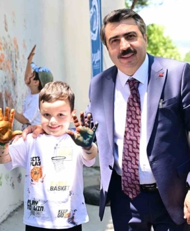 YILDIRIM BELEDİYESİ, ÇOCUKLARIN GÜVENLİ ALANLARDA SOSYALLEŞMELERİNİ VE GELENEKSEL SOKAK KÜLTÜRÜNÜ YAŞAMALARI AMACIYLA ÖNEMLİ BİR ÇALIŞMAYI HAYATA GEÇİRDİ.