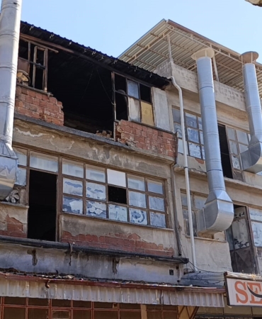 MOBİLYA İMALATHANESİNDE KORKUTAN YANGIN