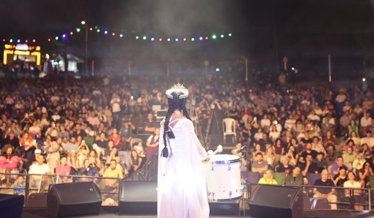 NİLÜFER BELEDİYESİ TARAFINDAN DÜZENLENEN VE 5 GÜN BOYUNCA MÜZİK DÜNYASININ ÖNEMLİ İSİMLERİNİ AĞIRLAYAN 9. ULUSLARARASI NİLÜFER CAZ FESTİVALİ, TUNUSLU SANATÇI EMEL MATHLOUTHİ’NİN ATATÜRK BALAT ORMANI’NDA VERDİĞİ KONSERLE FİNAL YAPTI.
